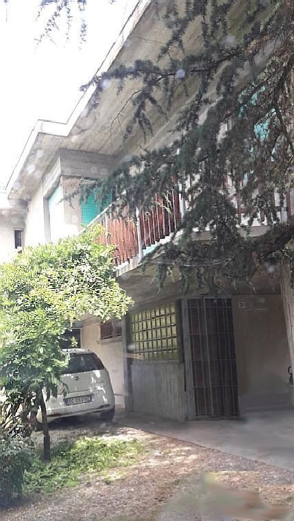 VENDESI VILLETTA UNIFAMILIARE CON AMPIO GIARDINO